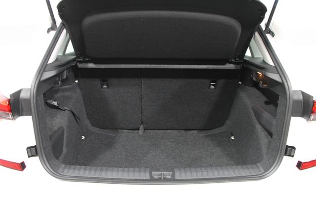 Skoda Kamiq AMBITION PLUS SHZ DAB SmartLink PDC ALU KLIMAAUTOMATIK TEMPOMAT 