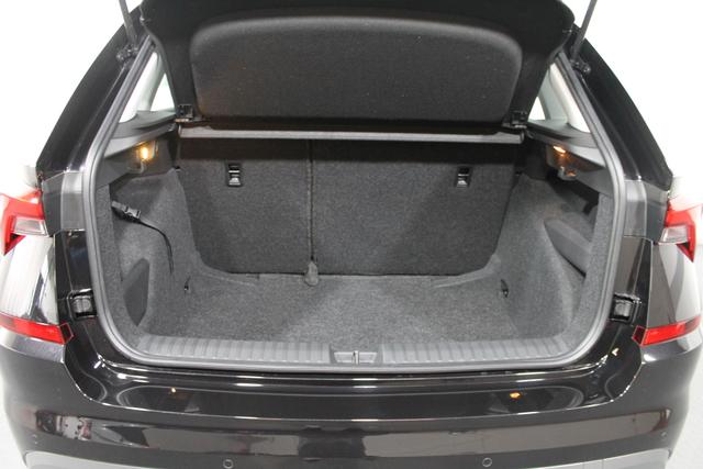 Skoda Kamiq AMBITION PLUS SHZ DAB SmartLink PDC ALU KLIMAAUTOMATIK TEMPOMAT 