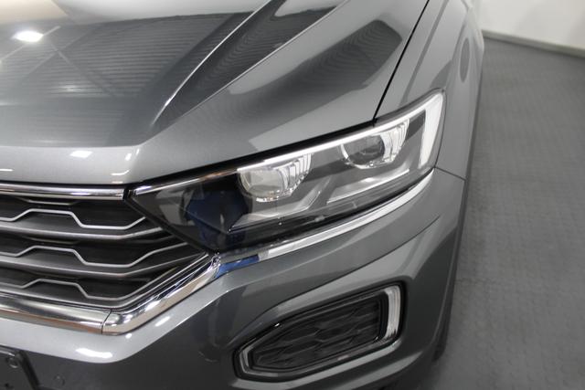 Volkswagen T-Roc SPORT NAVI SHZ RFK AirCare ACC BlindSpot LED ParkPilot ActiveInfoDisplay 