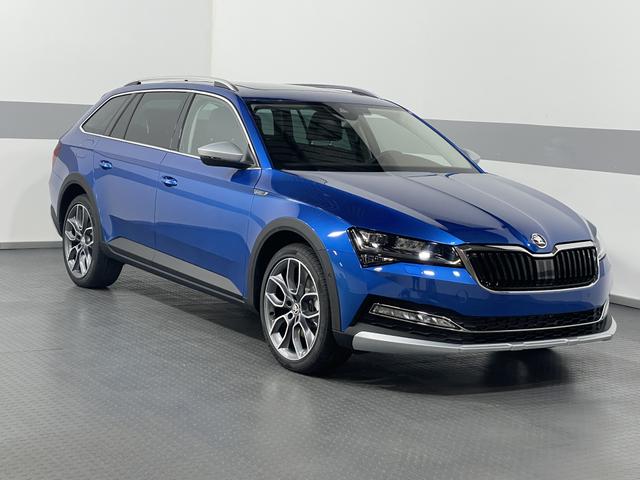 Skoda Superb Combi - SCOUT PLUS DSG DCC ACC AHK COLUMBUS CANTON PANORAMA ALCANTARA MATRIX SHZ RFK ActiveInfoDisplay
