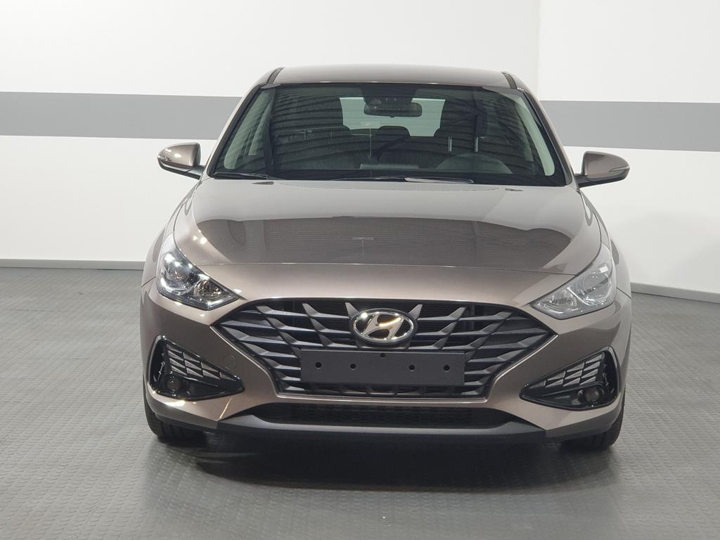 Hyundai / i30 / Bronze / Trend Plus / Silke Bronze B6S / Klima El. Pak Temp 