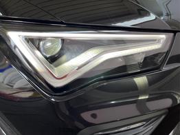 Seat / Ateca / Schwarz /  /  / AHK WP ACC BSD RFK LED PDC v+h 