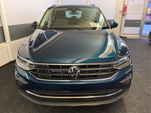 Volkswagen / Tiguan / Blau / / / ACC LED PDC v+h 