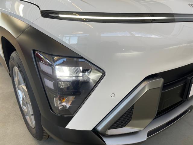 Hyundai / KONA / Weiß / / / SHZ NAVI LED RFK PDC 
