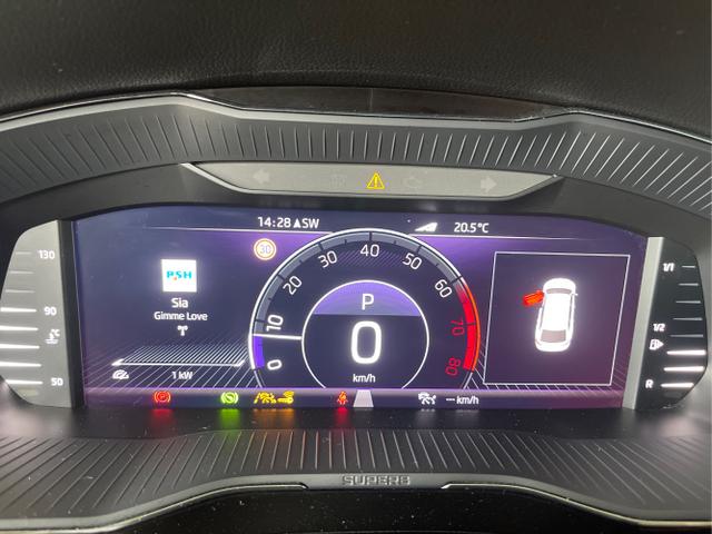 Skoda / Superb / Grau / / / DSG 4X4 NAVI PANORAMA LEDER SHZ v+h STANDHEIZUNG ACC 230V 