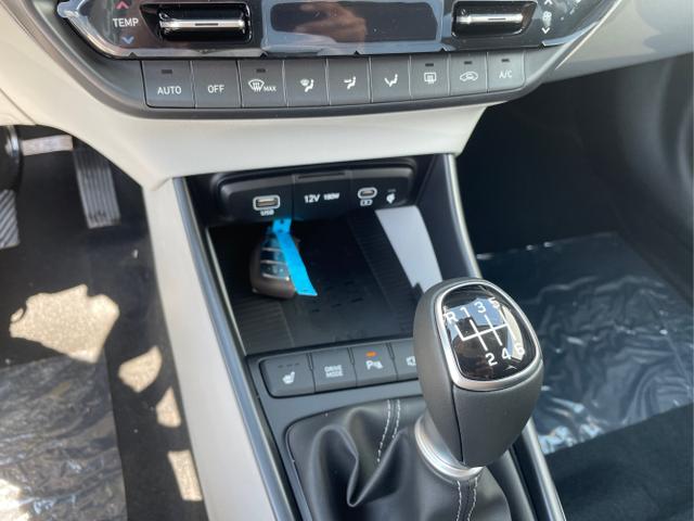 Hyundai / i20 / Weiß / / / 