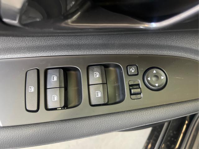 Hyundai / i20 / Schwarz / / / 