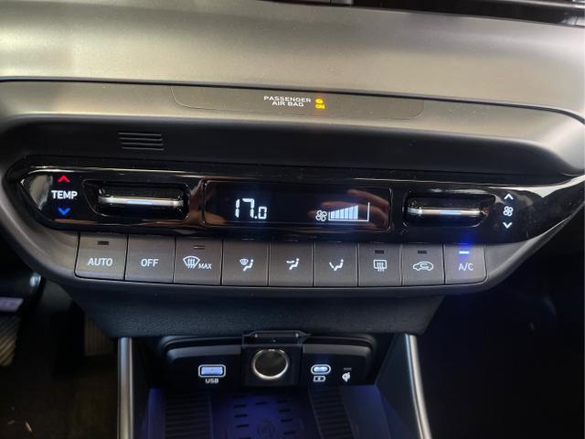 Hyundai / i20 / Schwarz / / / 