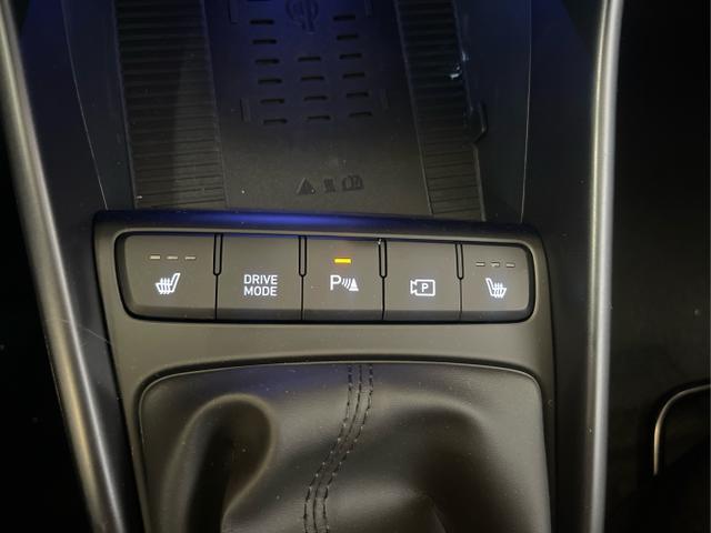 Hyundai / i20 / Schwarz / / / 