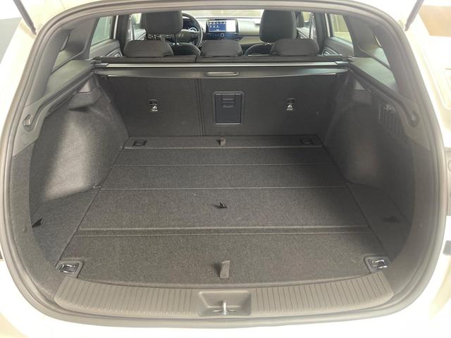 Hyundai i30 Kombi PREMIUM NAVI SHZ RFK PDC v+h KLIMAAUTOMATIK 