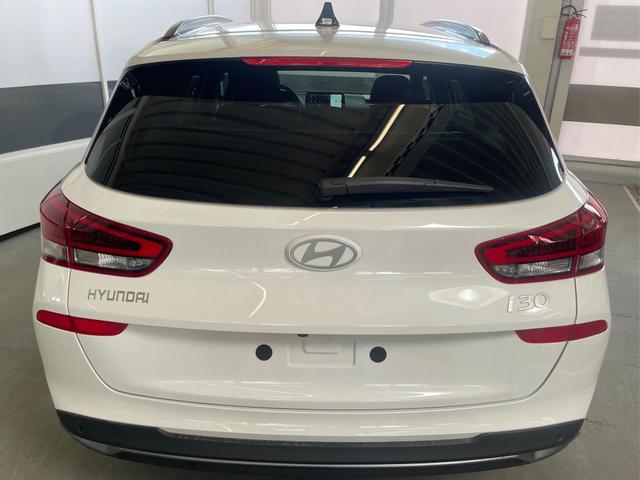 Hyundai i30 Kombi PREMIUM NAVI SHZ RFK PDC v+h KLIMAAUTOMATIK 