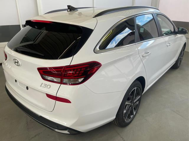 Hyundai i30 Kombi PREMIUM NAVI SHZ RFK PDC v+h KLIMAAUTOMATIK 