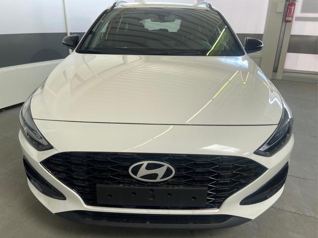 Hyundai i30 Kombi - PREMIUM NAVI SHZ RFK PDC v+h KLIMAAUTOMATIK