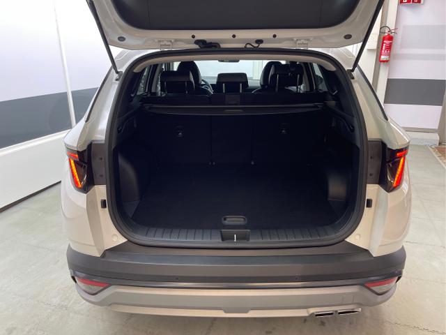 Hyundai / TUCSON FACELIFT / Weiß / / / 