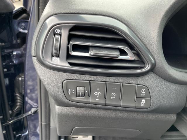 Hyundai / i30 / Weiß / / / 