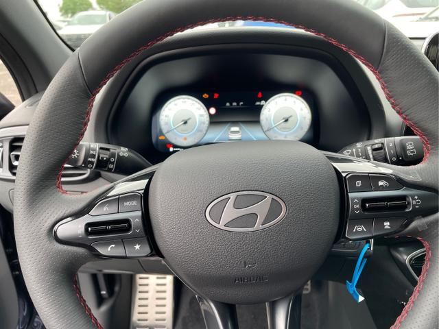 Hyundai / i30 / Weiß / / / 