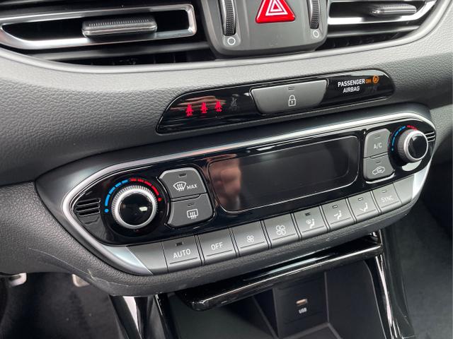 Hyundai / i30 / Weiß / / / 