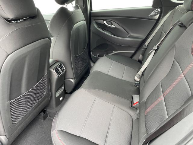 Hyundai / i30 / Weiß / / / 