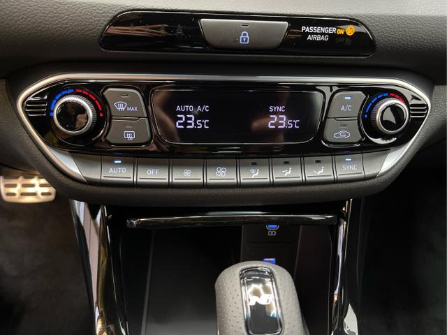 Hyundai / i30 / Grün / / / 