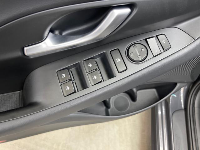 Hyundai / i30 / Grau / / / 