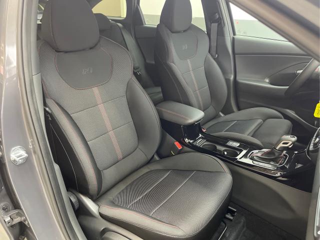 Hyundai / i30 / Grau / / / 