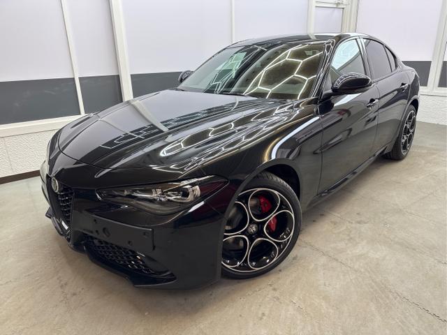 Alfa Romeo Giulia - Competizione AUT NAVI SHZ RFK ACC Harman/Kardon