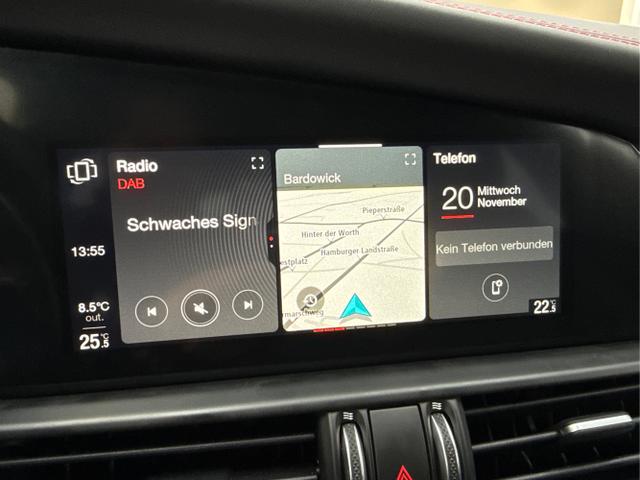 Alfa Romeo / Giulia / Schwarz / / / AUT NAVI SHZ RFK ACC Harman/Kardon