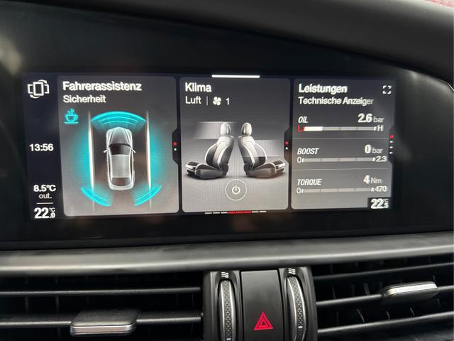 Alfa Romeo / Giulia / Schwarz / / / AUT NAVI SHZ RFK ACC Harman/Kardon