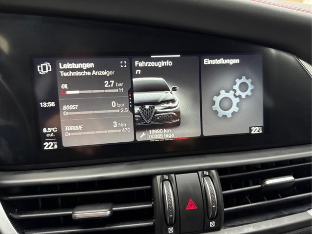 Alfa Romeo / Giulia / Schwarz / / / AUT NAVI SHZ RFK ACC Harman/Kardon