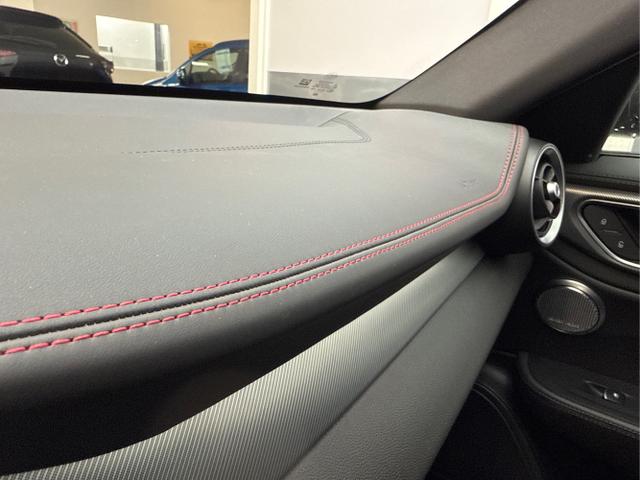 Alfa Romeo / Giulia / Schwarz / / / AUT NAVI SHZ RFK ACC Harman/Kardon