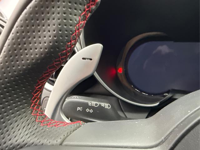 Alfa Romeo / Giulia / Schwarz / / / AUT NAVI SHZ RFK ACC Harman/Kardon