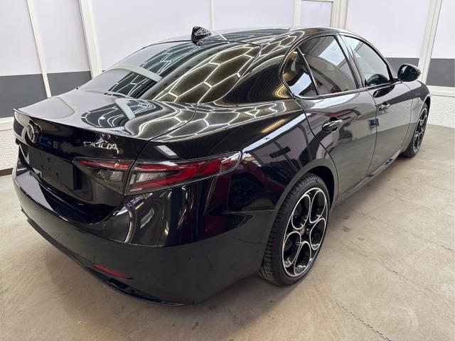 Alfa Romeo / Giulia / Schwarz / / / AUT NAVI SHZ RFK ACC Harman/Kardon