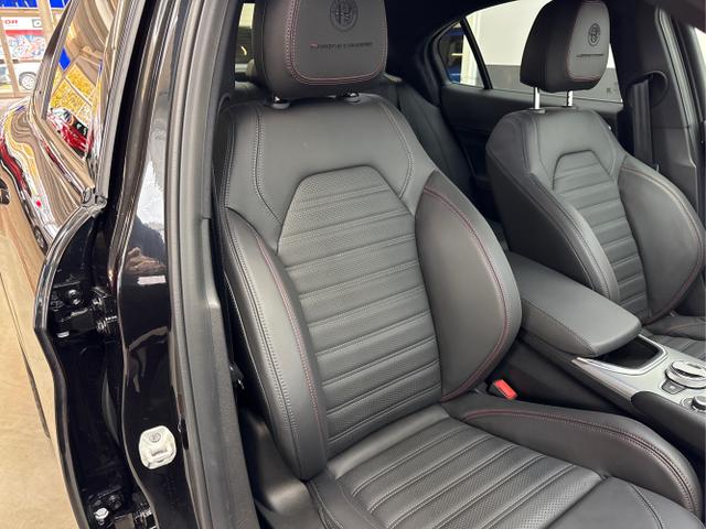 Alfa Romeo / Giulia / Schwarz / / / AUT NAVI SHZ RFK ACC Harman/Kardon