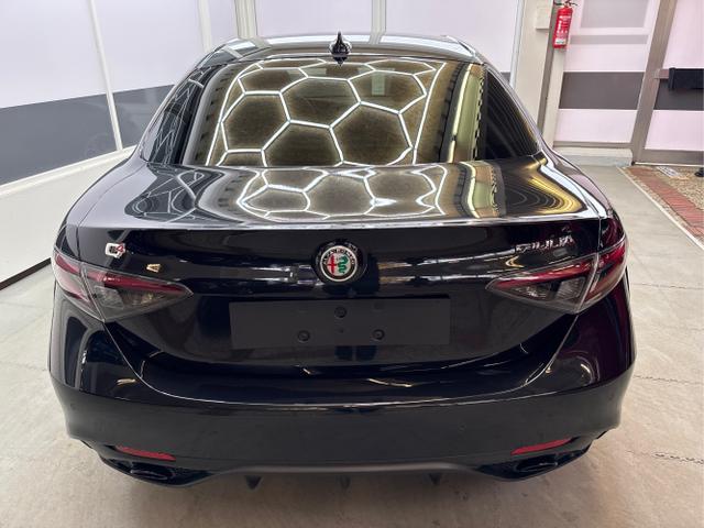 Alfa Romeo / Giulia / Schwarz / / / AUT NAVI SHZ RFK ACC Harman/Kardon