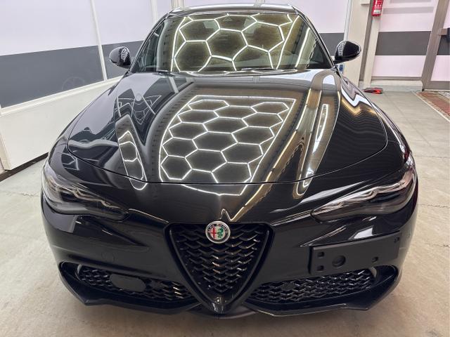 Alfa Romeo / Giulia / Schwarz / / / AUT NAVI SHZ RFK ACC Harman/Kardon