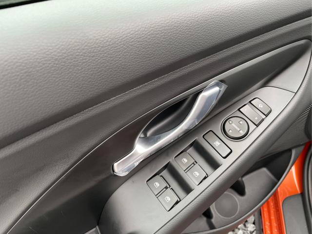 Hyundai / i30 / Weiß / / / 