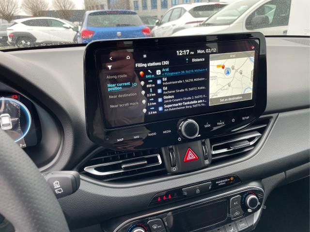 Hyundai / i30 / Weiß / / / 