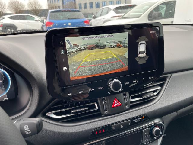 Hyundai / i30 / Weiß / / / 