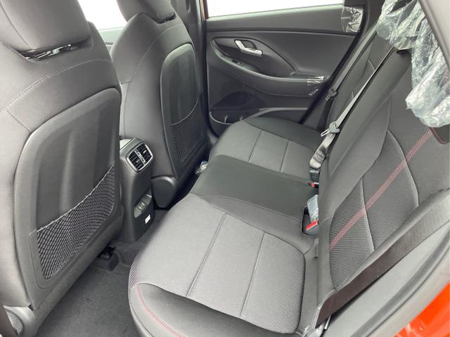 Hyundai / i30 / Weiß / / / 
