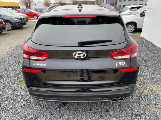 Hyundai / i30 / Weiß / / / 