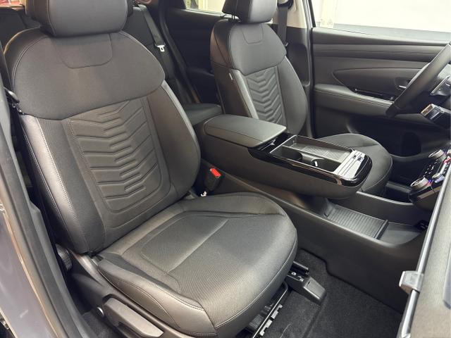 Hyundai / TUCSON FACELIFT / Grau / / / 