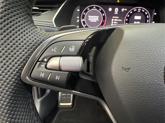 Skoda / Octavia / Orange / / / DSG ACC 13 Zoll NAVI MATRIX SHZ KESSY