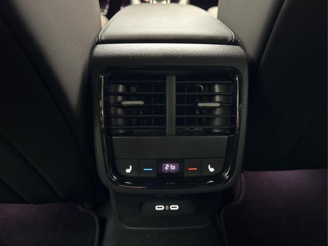 Skoda / Octavia / Orange / / / DSG ACC 13 Zoll NAVI MATRIX SHZ KESSY