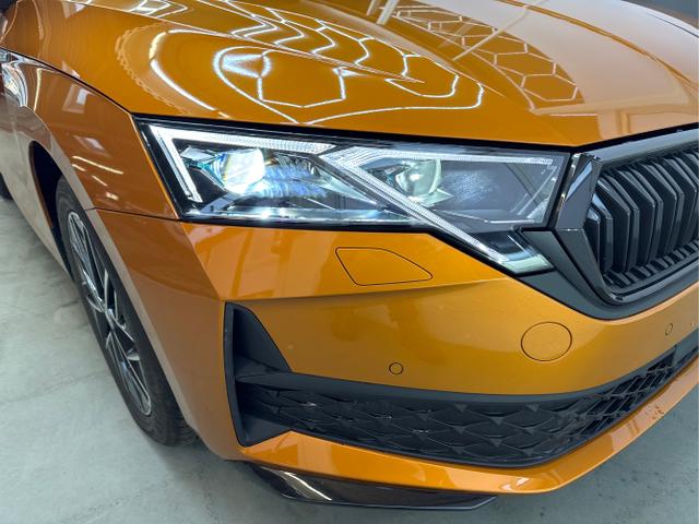 Skoda / Octavia / Orange / / / DSG ACC 13 Zoll NAVI MATRIX SHZ KESSY