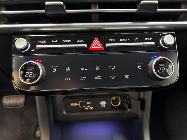 Hyundai / TUCSON FACELIFT / Weiß / / / DCT SHZ El.Heckklappe NAVI E-Shift