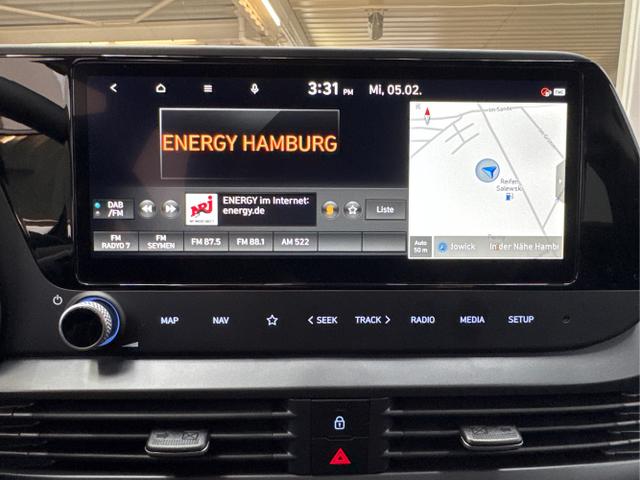 Hyundai / i20 / Weiß / / / DCT ACC SHZ NAVI RFK 