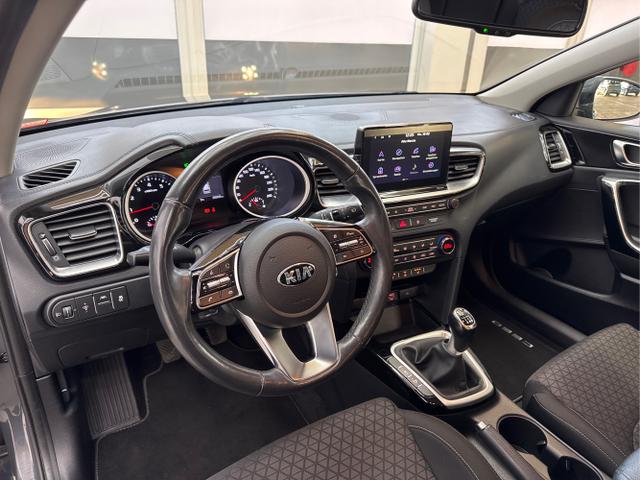 Kia / Ceed / Grau / / / NAVI SHZ PDC KLIMAAUTOMATIK TEMPOMAT