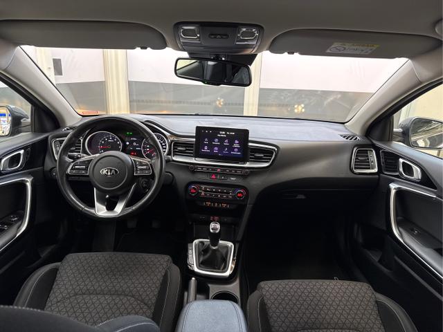 Kia / Ceed / Grau / / / NAVI SHZ PDC KLIMAAUTOMATIK TEMPOMAT