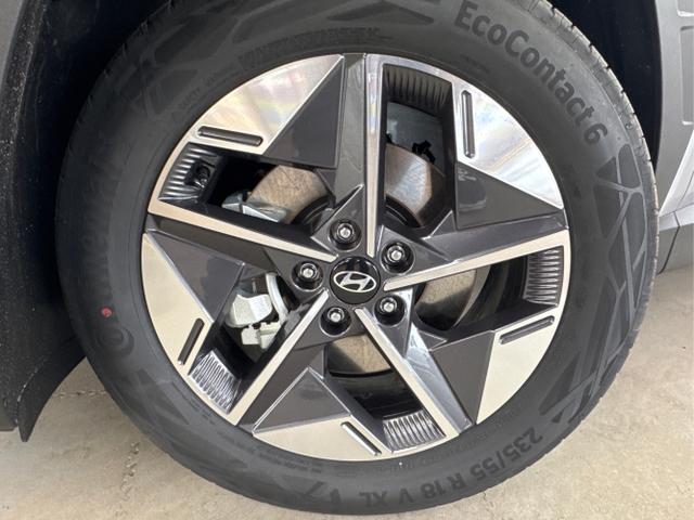 Hyundai / TUCSON FACELIFT / Silber / / / DCT SHZ NAVI 18 RFK PDC