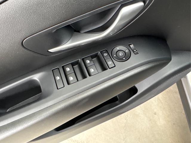 Hyundai / TUCSON FACELIFT / Silber / / / DCT SHZ NAVI 18 RFK PDC